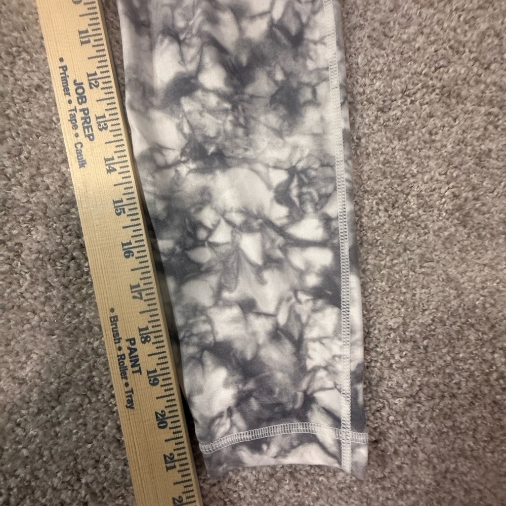 Athleta Black Gray White  Tie-Dye Print Leggings – Size Small Petite (SP) Fall - Picture 7 of 7